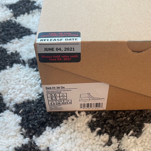 Sandy Liang Spongebob Sk8-Hi Dx Vans - Picture 8 of 9